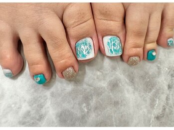 アリイネイルズ(ALII Nails)/ブルー系フラワー