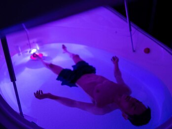 ココロド(COCORODO)の写真/極上のリラックス体験をご提供いたします♪ゆっくりと水に浮かびながら日頃の疲れを癒しませんか？