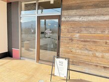 ジッピーオブヘア アイエク(Zippy of hair iEQ)の雰囲気（サロン外観☆美容室と併設サロンです）