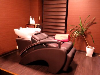ビューティサロンいであ/茶色を基調とし落ち着いた部屋☆