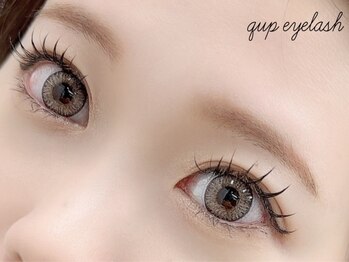 クプ アイラッシュプラス(qup)の写真/フラットラッシュ120本＋美容液コーティング★束感仕上げでトレンド感のある目元に[新宿/まつ毛/束感/韓国]