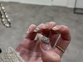 ミュー(mew)の写真/お仕事上派手なネイルができない方にもオススメ◎シンプルかつ洗練された大人上品デザインで理想の指先へ♪
