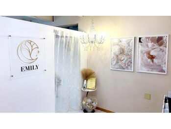 エミリー 守山(EMILY)/