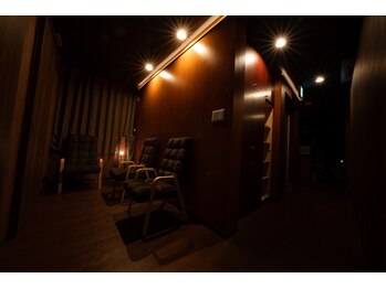 からだケア癒しの整体 アンド リンパ 日暮里東口駅前本店/ゆっくりできる待合室