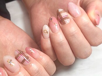 アシュー(ASHUE)の写真/人気のマグネットネイルやフレンチネイルが大人気★豊富なカラーとパーツでどんなデザインでもお任せ◎