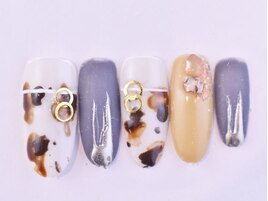 ハラコネイルで個性的