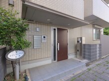 えりこ鍼灸治療室/こちらの建物の102号。看板なし