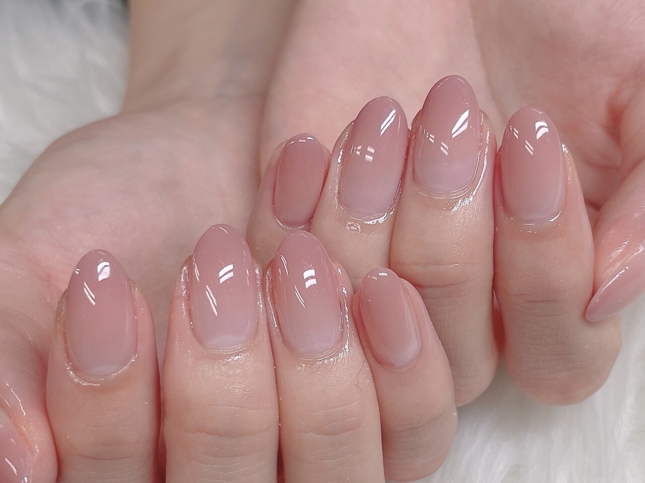 くすみグレージュピンクミラーグラデーション ワンホンニュアンスネイル 韓国 秋冬 くすみグレージュピンクミラーグラデーション ワンホンニュアンス