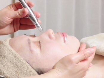 癒しの郷 池袋店の写真/【透明感溢れる毛穴レス肌に☆】小顔・黒ずみ・お肌のお悩みに♪手技と最新エステ機械で完全アプローチ♪