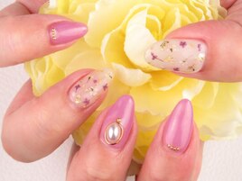 春の優しい押し花ネイル