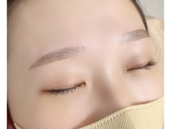 サン(SUN)の写真/お顔の印象を決める眉はプロにお任せ◎自眉を活かした大人上品な洗練美眉へ♪まつげパーマと同時施術も人気