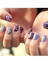 〈　個性派ネイル　〉