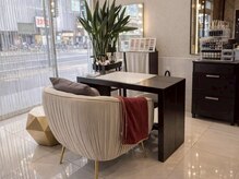 アース 岩槻店(HAIR & MAKE EARTH)の雰囲気(自然光が入る明るいネイルスペース。ヘアーとの同時施術も◎)