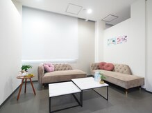 グラン ココ もりの里店(GRAN COCO)の雰囲気（白を基調とした店内でおくつろぎください。）