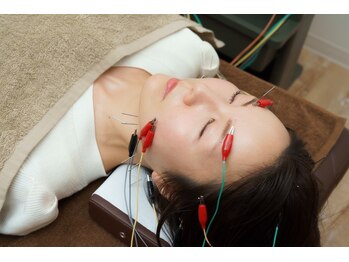 たたら鍼灸整骨院/電気を流す美容鍼