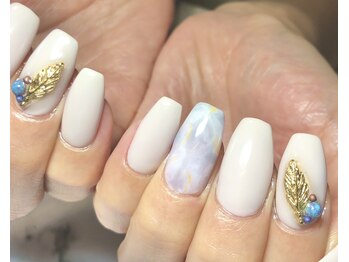 ビアンカ(Bianca)/ホワイト&フェザーネイル☆