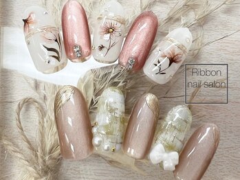 ネイルサロンリボン(Ribbon)の写真/トップ無料でぷっくり・ちゅるんの艶ありハードコーディング◎ベースは３種類から選べる☆サンプルも多数有