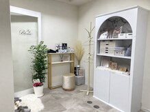 nail salon Blossom 元町三宮【ワンホンネイル/持ち込み/長さだし/韓国/フィルイン】の雰囲気（韓国系のかわいい内装です。ワンホンネイルお任せください）