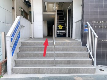 ラシュエット(La Chouette)/【道案内】階段をのぼります