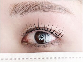 Eyelash salon Raika［led/アンドヘルシー/まつげパーマ/マツエク/フラットラッシュ］の写真/「あざといのに自然」な目元でモテ度UP◎束感まつげ×似合わせデザインで、史上最高の可愛いを更新！