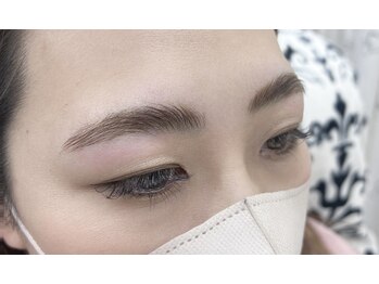 スリー(THREE)/ハリウッドブロウリフト