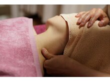 麻謝/リンパマッサージ：施術風景