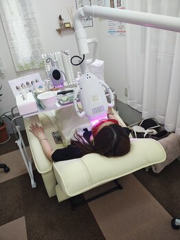 セルフダック 京都長岡京店/ホワイトニング照射の様子