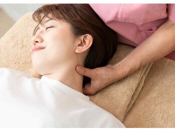 【肩こり腰痛専門】姿勢から整える理学療法士整体　あやのBodyConditioningの写真/【入念にもみほぐし整える肩こりケア】長年の肩こりや首の疲れに...すう-っと、ほぐれるような体験を。