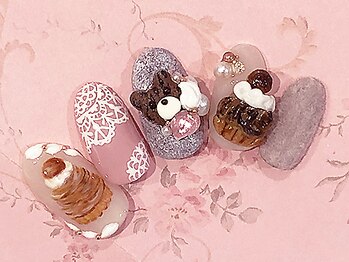 ネイルサロンレアリッチ 銀座店(Rare Rich)/「NAIL EX 2023年12月号」掲載