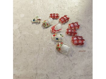 シルニー リム(Silny rim)/アシンメトリーニュアンスネイル