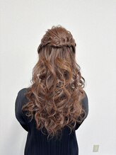 ミカヅキ 赤坂/シンプルアレンジハーフアップ！