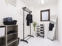 ファング 与野店(FANG)の雰囲気（更衣室です。ウェア、シューズ、ソックス、タオル貸出無料です。）