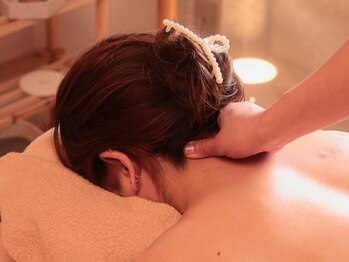 イロ(iro)の写真/オールハンドのアロマリンパトリートメントで思わず眠りに落ちてしまう気持ちよさ*ヘッドスパも付いてます!