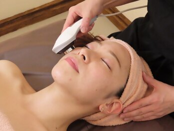 サロン カピリナ(salon Kapilina)の写真/毛穴の黒ずみ・開き・たるみ改善！毛穴レスな陶器肌ですっぴんツヤ肌☆お顔の印象UP！透明感溢れる素肌へ♪