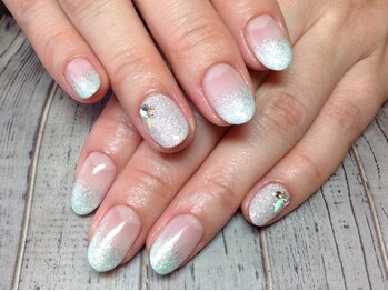 ラウト デコレーションアンドネイルサロン(Lauto Decoration&Nail Salon)/グリーンラメグラネイル