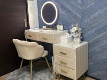 プリュム 北越谷(PLUME)の雰囲気(ドレッサー完備なのでデートやお出かけ前にもReFa使用可能☆)