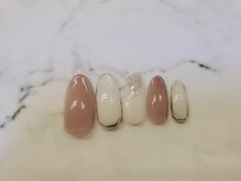 トータルビューティーサロン ドールズ(total beauty salon Dolls)/ベージュ、乳白色、シェル