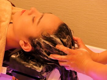 モア(More)/美容ハーブアロマ泡ヘッドスパ