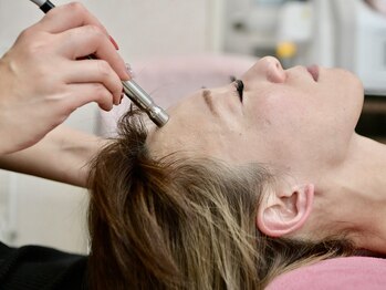 セルビューティー(Cell Beauty)の写真/【ドライヘッドスパ】頭皮の筋膜リリースを行うことでリフトアップ♪眼精疲労解消＆目の下のたるみも改善◎