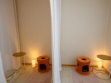 リリー(lily)の雰囲気（黄土よもぎ蒸しルーム。ペアで同時に使用可能です。）