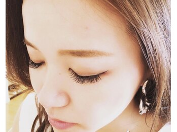 エムズサロン(M.s salon)の写真/抜群のキープ力が大好評のフラットラッシュ◎自まつ毛に優しく、軽くて自然な仕上がりに★