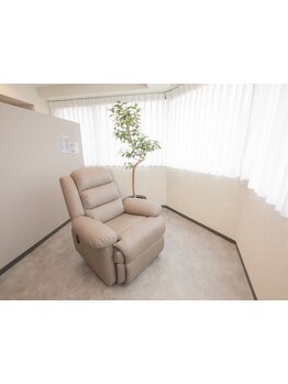 ネイル・アイメニューの同時施術が可能