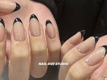 ネイルドットスタジオ 堺筋本町(NAIL DOT STUDIO)/黒フレンチ