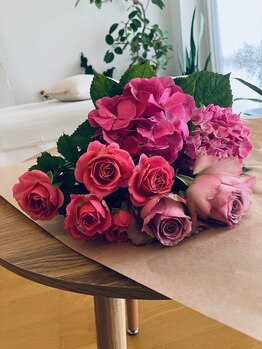 リリーボワ(LillyBois)/サロンを彩る花