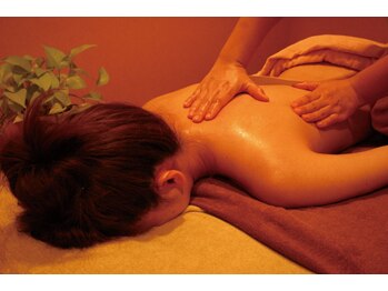 ナトゥーラ 金町南口店(natura)の写真/落ち着いた雰囲気の半個室で周りを気にせず受けられるnaturaのアロママッサージ　◆心も身体も癒されます！