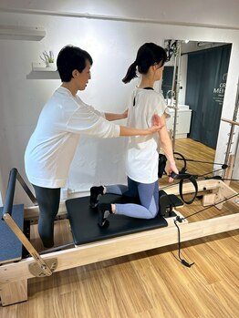CORE METHOD PILATES STUDIO二子玉川の写真/【IPF監修メソッド】猫背・巻き肩・反り腰を根本からリセット！骨格から整えて「立ち姿」から美しく