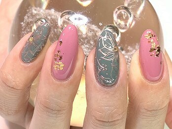 ネイルサロンオーパス(OPUS)/カーキ×ピンクネイル