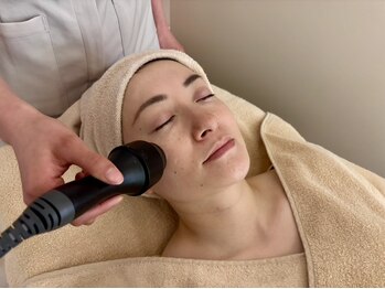 シーボンビューティーオアシス 銀座店(C’BON Beauty Oasis)の写真/【黒ずみ毛穴が気になる方へ¥7590】毛穴の詰まりや汚れ、不要な角質をオフ！本来のうるつやな肌へ◎