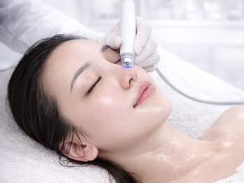 ナヴィ(NAVI)の写真/角栓詰まり,いちご鼻改善◎最新の極小粒子スチームで保湿しながら毛穴溜まりを解消!ニキビケアにもおすすめ