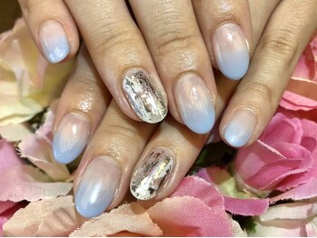 プラハネイル(+HER 美甲)/ニュアンス×ホイル